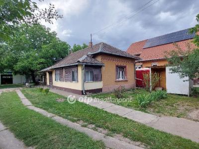 Eladó családi ház Kisújszállás