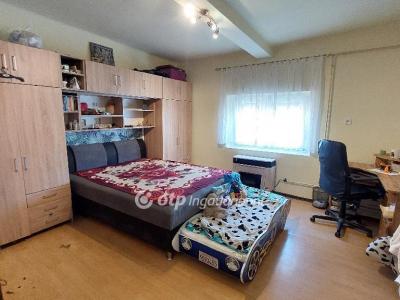 Eladó családi ház Karcag