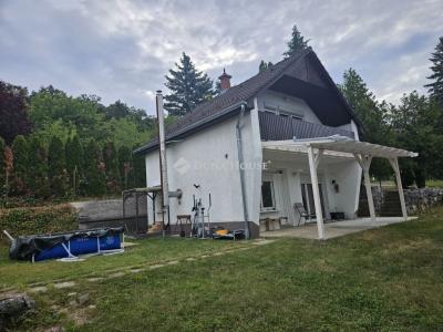 Eladó családi ház Remeteszőlős
