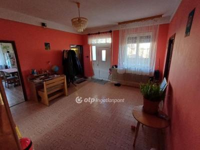Eladó családi ház Tiszaeszlár