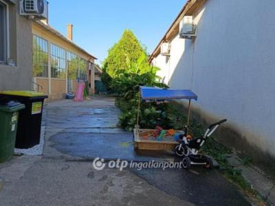 Eladó családi ház Újpetre