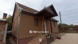 Eladó családi ház Dömsöd