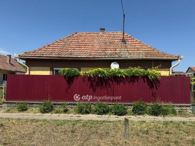 Eladó családi ház Pusztamonostor