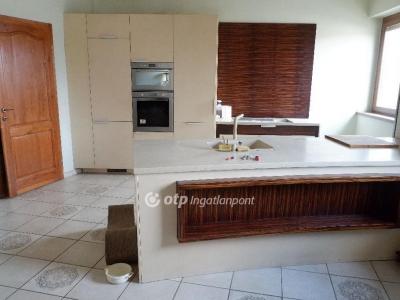 Eladó családi ház Szeged