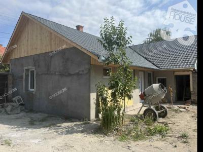 Eladó ikerház Izsák