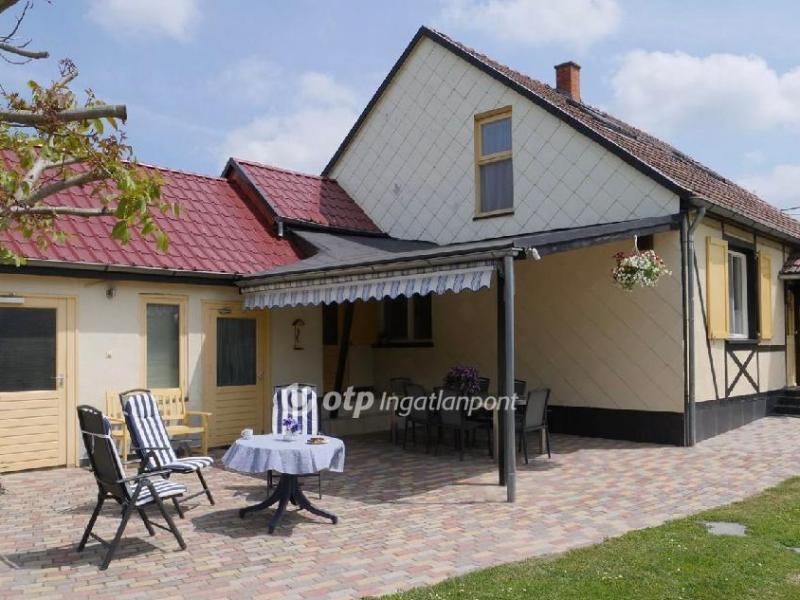Eladó családi ház Dáka