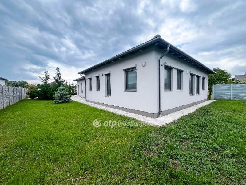 Eladó családi ház Börcs