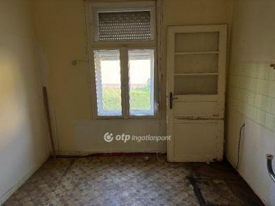 Eladó családi ház Tét