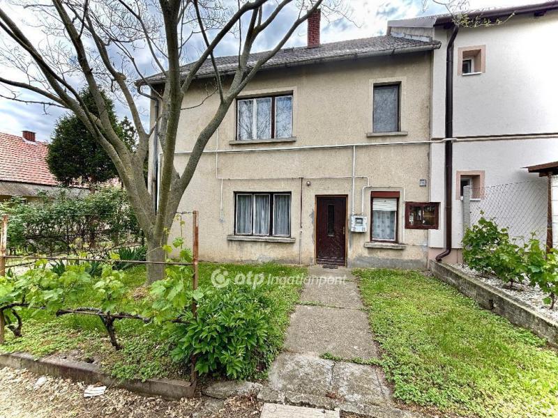 Eladó lakás Pápakovácsi