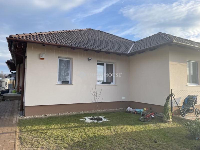 Eladó sorház Vácrátót