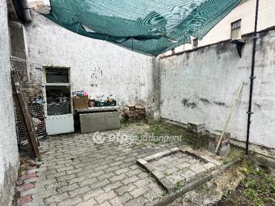 Eladó családi ház Pápa