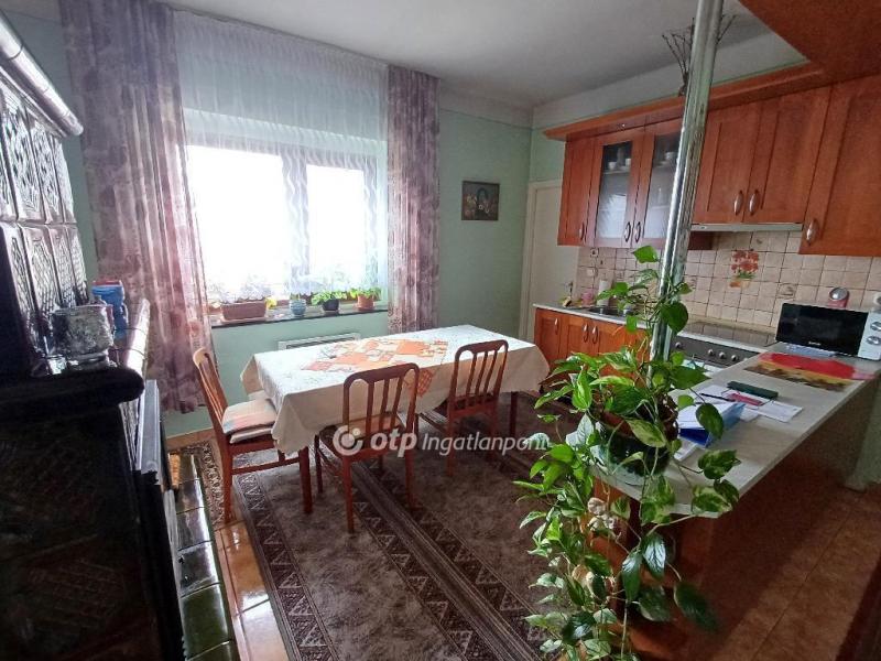 Eladó családi ház Baja