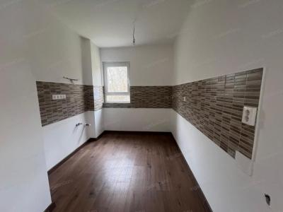 Eladó lakás Izsák