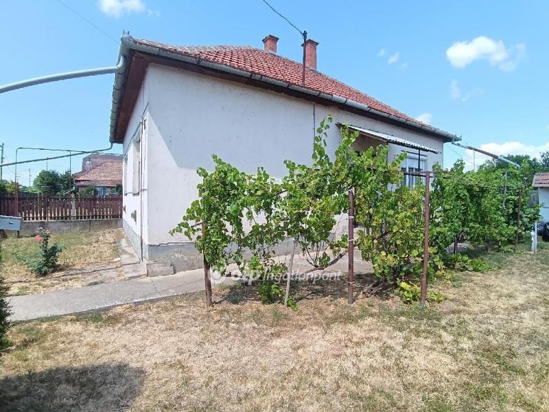 Eladó családi ház Fegyvernek