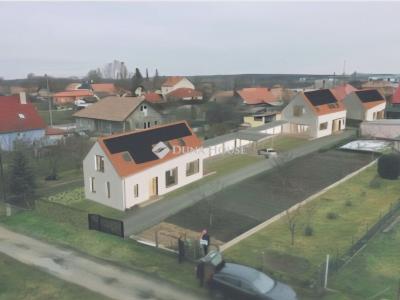 Eladó családi ház Nyúl