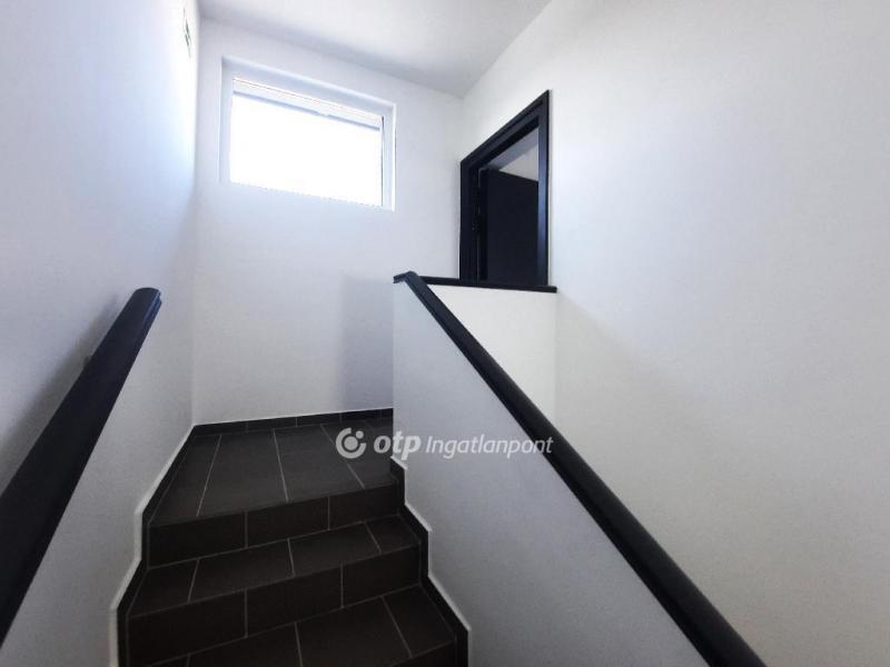 Eladó lakás Albertirsa