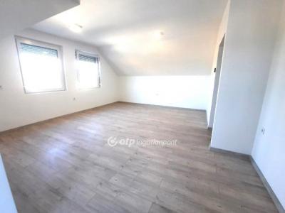 Eladó lakás Albertirsa