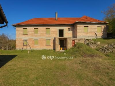 Eladó családi ház Eger