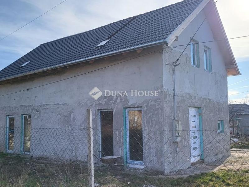 Eladó családi ház Érd