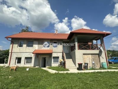 Eladó családi ház Kesztölc