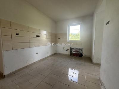 Eladó családi ház Kesztölc
