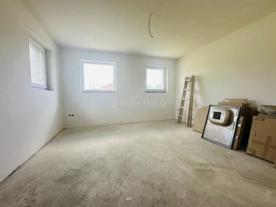 Eladó családi ház Kesztölc