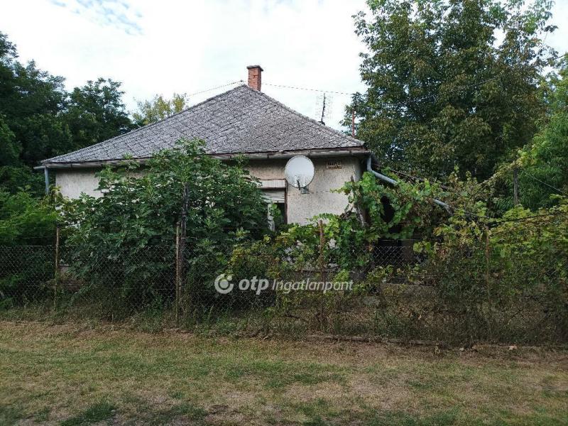Eladó családi ház Viss