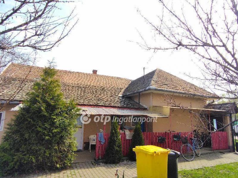 Eladó családi ház Szentes