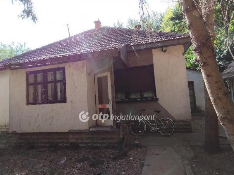 Eladó tanya Jászberény