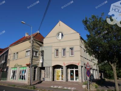 Eladó utcai bejáratú üzlethelység Solt
