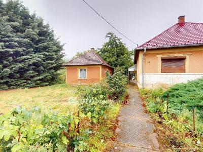 Eladó családi ház Nyírkarász