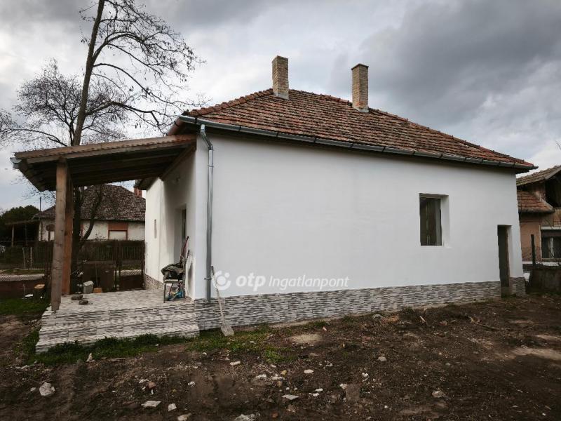 Eladó ikerház Baks