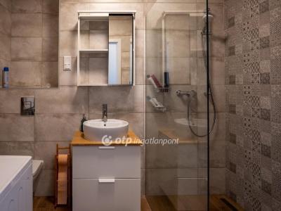 Eladó lakás Balatonkenese