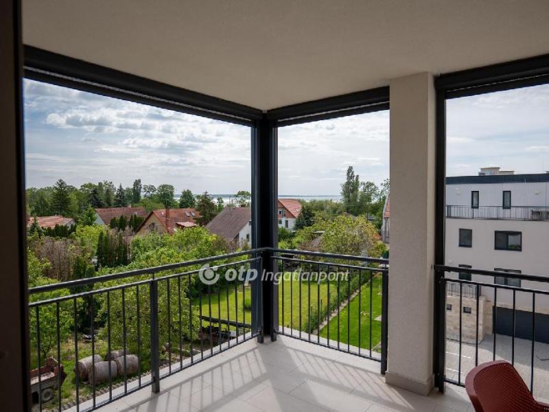 Eladó lakás Balatonkenese