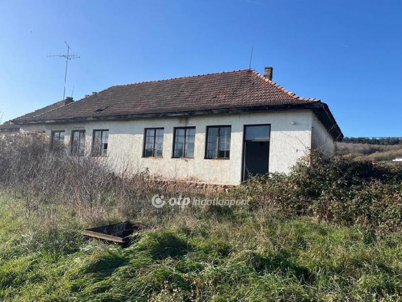 Eladó családi ház Szekszárd