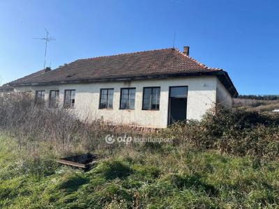 Eladó családi ház Szekszárd