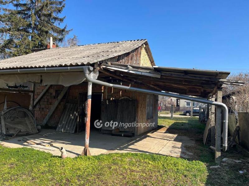 Eladó családi ház Szekszárd