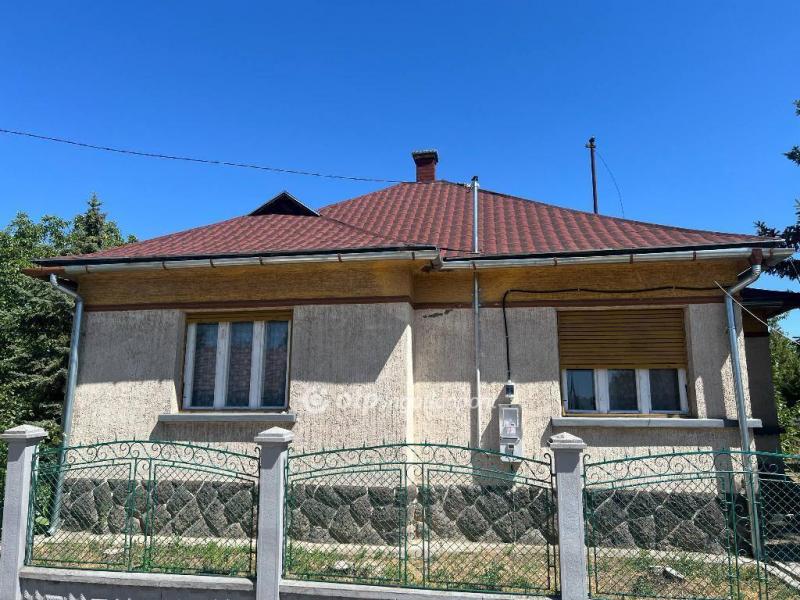 Eladó ikerház Farmos
