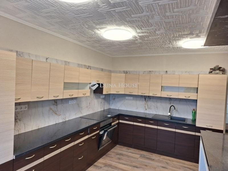 Eladó családi ház Budapest