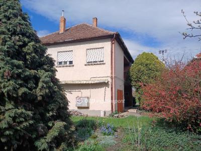 Eladó családi ház Hatvan