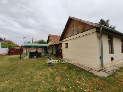 Eladó családi ház Csongrád