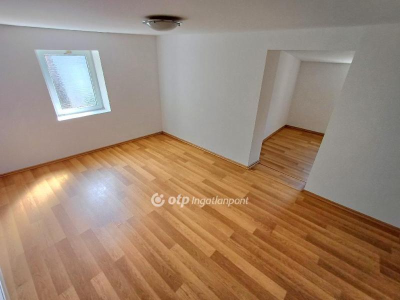 Eladó családi ház Baja