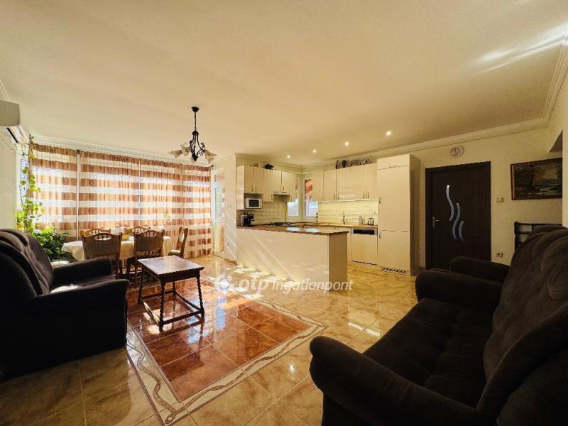 Eladó családi ház Mikepércs