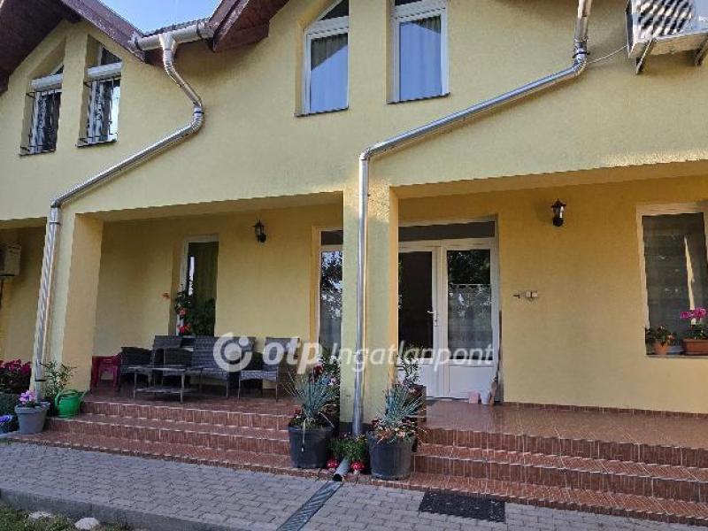 Eladó lakás Mikepércs