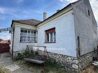 Eladó családi ház Pápa