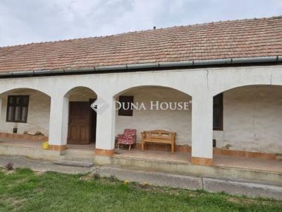 Eladó családi ház Kóka