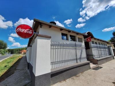 Eladó utcai bejáratú üzlethelység Mende