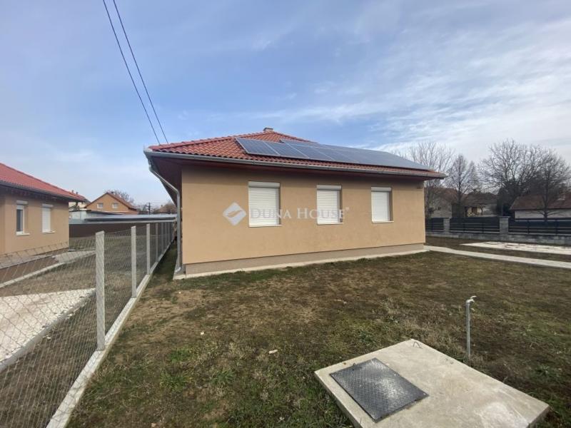 Eladó sorház Kóka