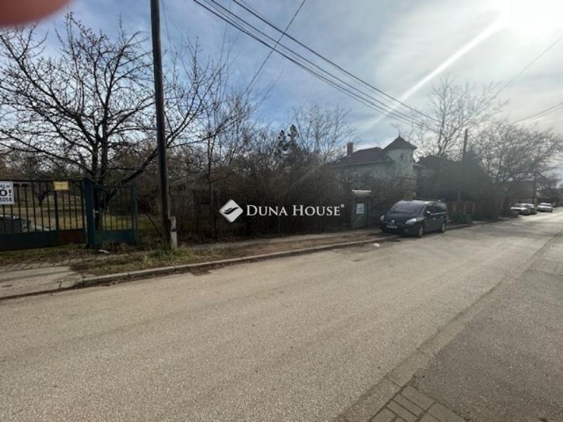 Eladó üdülőövezeti telek Budapest