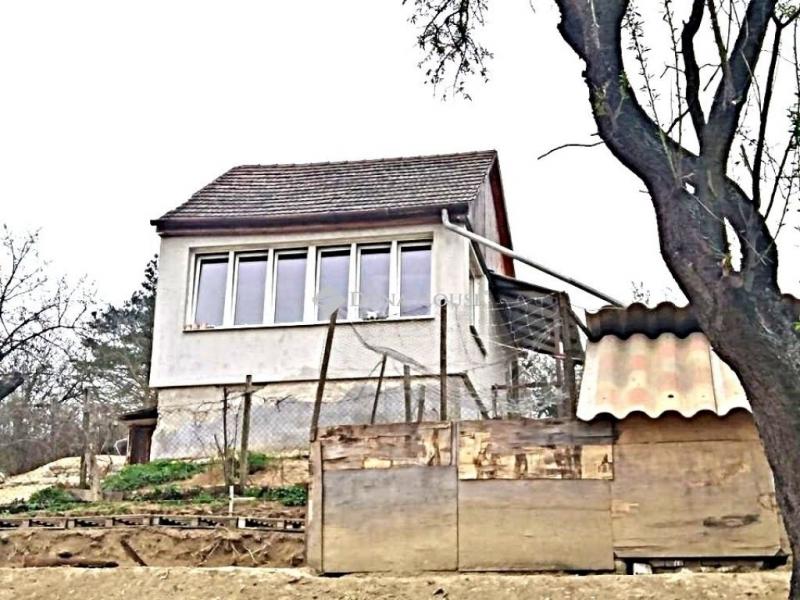 Eladó családi ház Vác